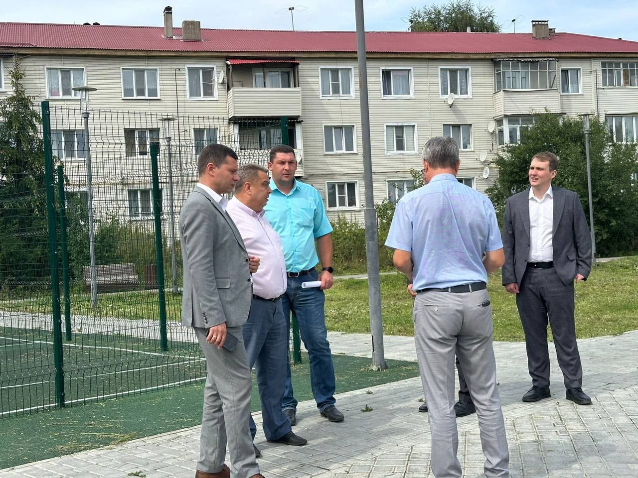 Вчера Барышский район посетили министр жилищно-коммунального хозяйства и строительства Ульяновской области Руслан Хайрудинов и председатель Комитета по жилищной политике и коммунальному хозяйству регионального Заксобрания Денис Седов..